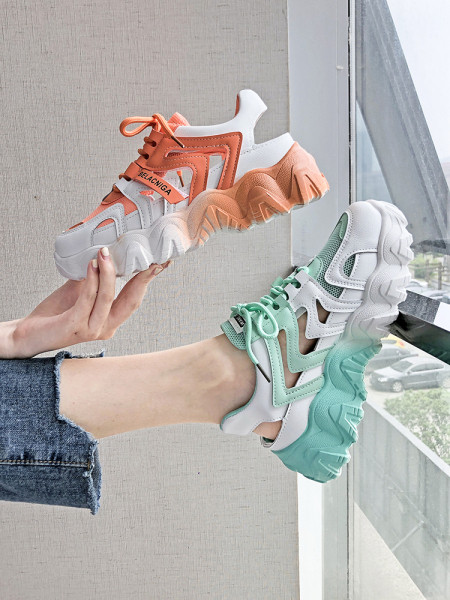 Aktuālās sieviešu kedas ar augstām zolēm un sietu