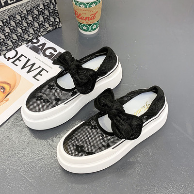 Γυναικεία αθλητικά παπούτσια με ψηλή σόλα και δαντέλα