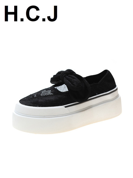 Γυναικεία αθλητικά παπούτσια με ψηλή σόλα και δαντέλα