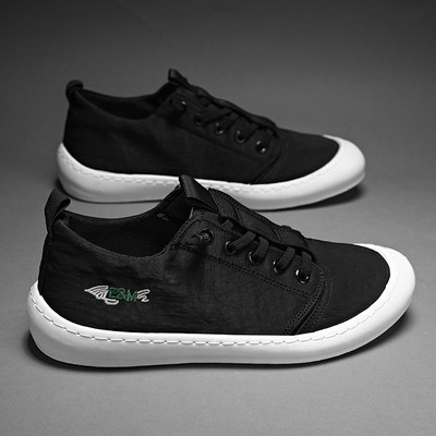 Ανδρικά αθλητικά παπούτσια με κεντήματα