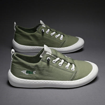 Ανδρικά αθλητικά παπούτσια με κεντήματα