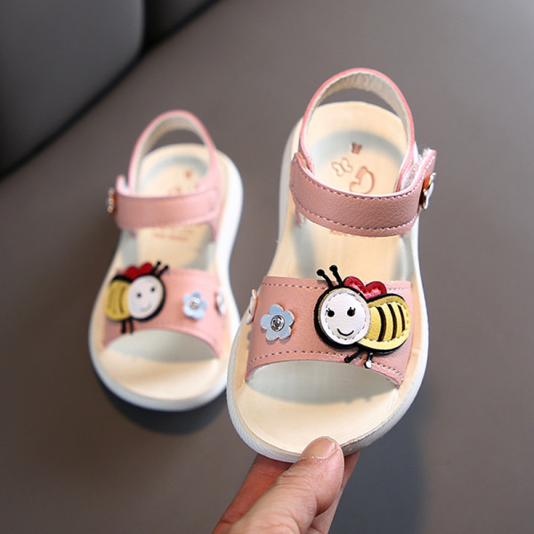 Model nou de sandale pentru copii cu elemente 3D pentru fete