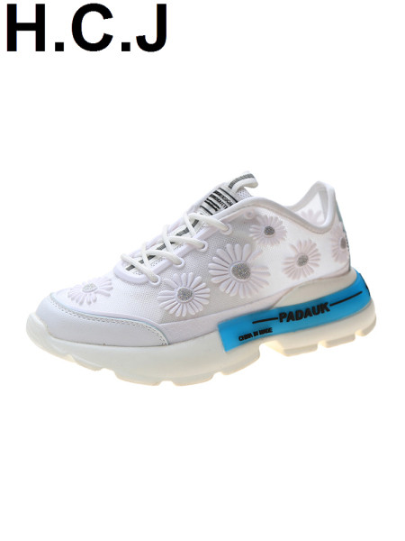 Adidași moderni de damă cu broderie și plasă