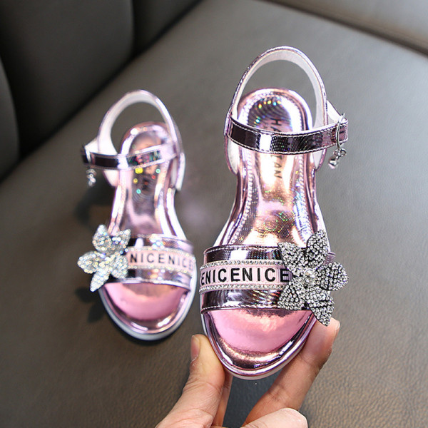 Sandale moderne pentru copii pentru fete cu pietre și cataramă
