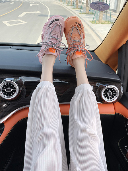 Γυναικεία μοντέρνα αθλητικά παπούτσια με τραχιά σόλα και πολύχρωμα κορδόνια