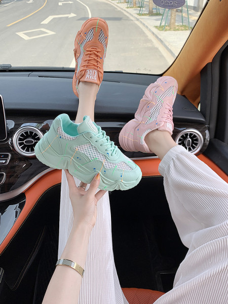 Μοντέρνα γυναικεία αθλιτικά παπούτσια με πλέγμα και ψηλή σόλα