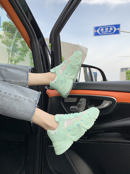 Μοντέρνα γυναικεία αθλιτικά παπούτσια με πλέγμα και ψηλή σόλα