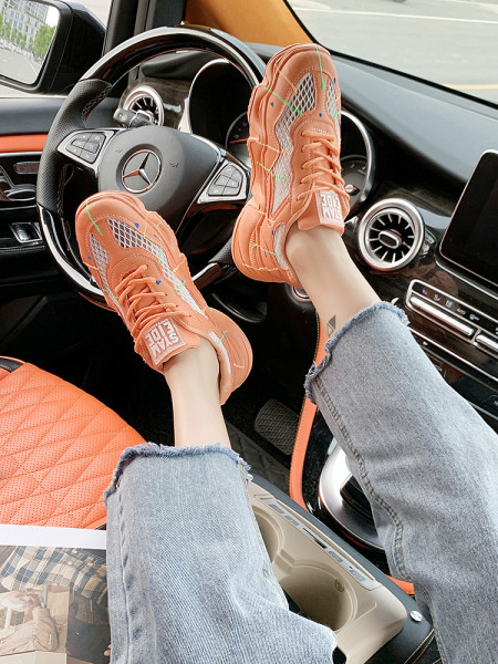 Μοντέρνα γυναικεία αθλιτικά παπούτσια με πλέγμα και ψηλή σόλα