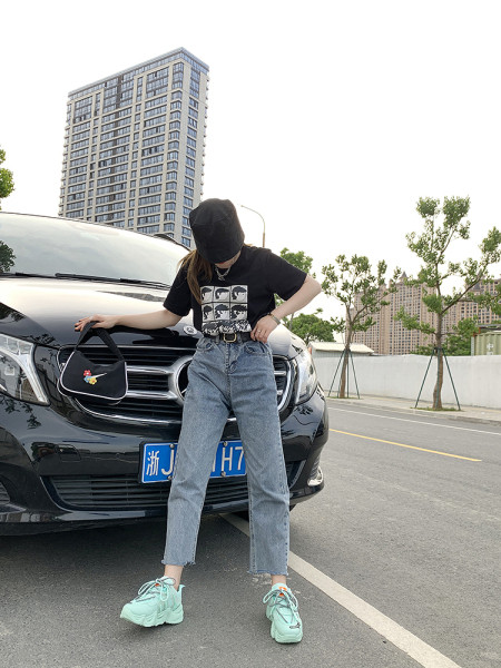 Νέο μοντέλο γυναικεία αθλητικά παπούτσια με χρωματιστά κορδόνια