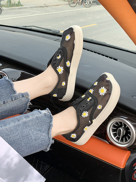 Uus kõrge talla ja värvilise tikandiga naiste tossude mudel