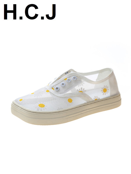 Uus kõrge talla ja värvilise tikandiga naiste tossude mudel