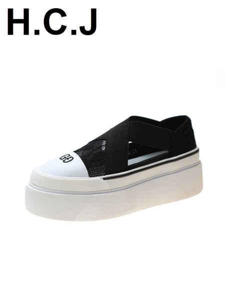 Jauns sieviešu kedu modelis ar augstām zolēm un gumijām