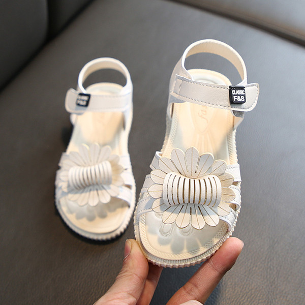 Παιδικά σανδάλια για κορίτσια με λουράκια βελκρό και τρισδιάστατο στοιχείο