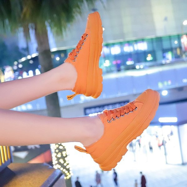 Γυναικεία αθλητικά παπούτσια ια την άνοιξη και το φθινόπωρο