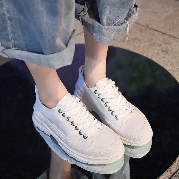 Γυναικεία αθλητικά παπούτσια ια την άνοιξη και το φθινόπωρο