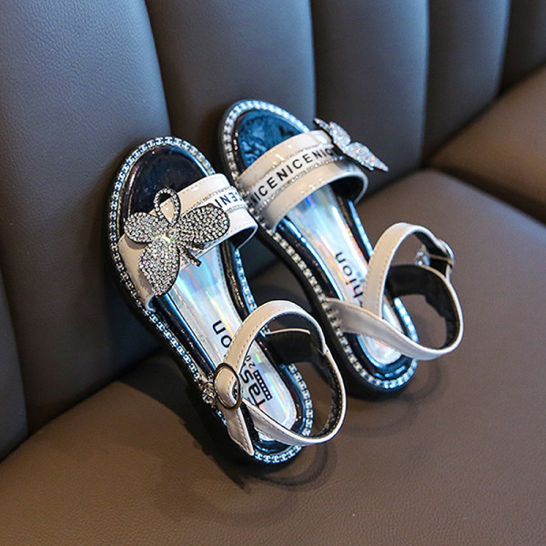 Μοντέρνα παιδικά σανδάλια με πέτρες και αγκράφα για κορίτσια