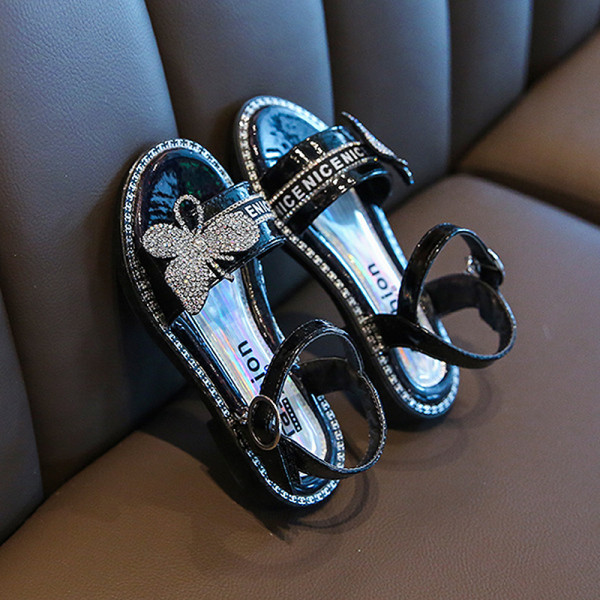 Μοντέρνα παιδικά σανδάλια με πέτρες και αγκράφα για κορίτσια