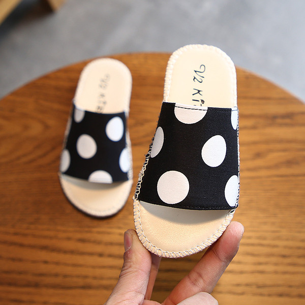 Casual παιδικές παντόφλες πουά για κορίτσια