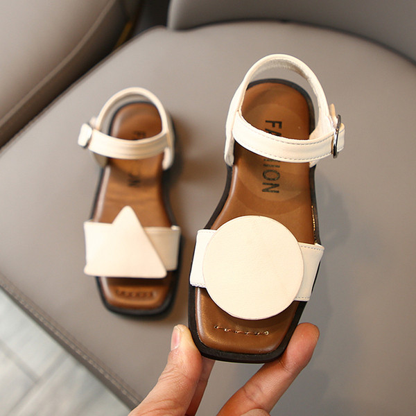 Μοντέρνα  παιδικά σανδάλια με αγκράφα για κορίτσια