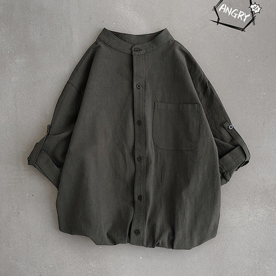 Μοντέρνο ανδρικό πουκάμισο με οβάλ λαιμόκοψη και τσέπη