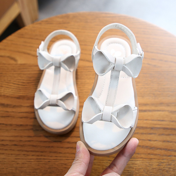 Moodsad paelte ja pandlaga laste sandaalid