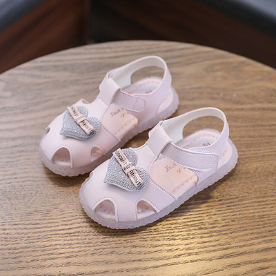 Μοντέρνα παιδικά σανδάλια από οικολογικό δέρμα με τρισδιάστατα στοιχεία για κορίτσια