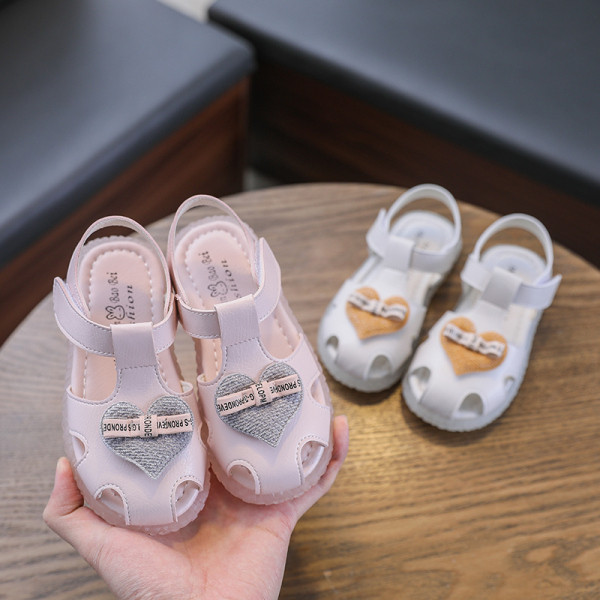 Μοντέρνα παιδικά σανδάλια από οικολογικό δέρμα με τρισδιάστατα στοιχεία για κορίτσια