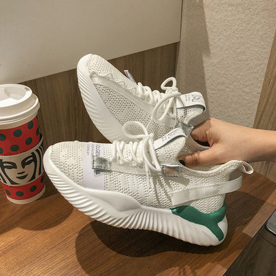 Naiste paelte ja kirjadega sporditossud