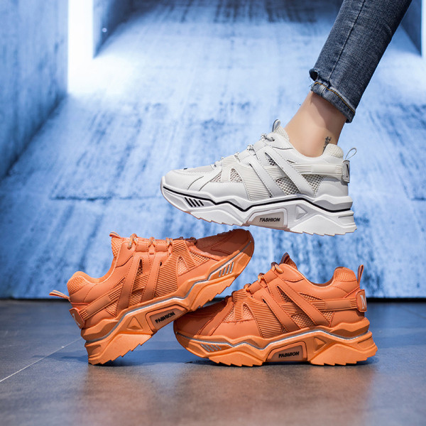 Uus kõrge tallaga naiste vabaaja tossude mudel