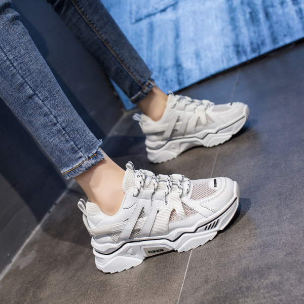 Uus kõrge tallaga naiste vabaaja tossude mudel