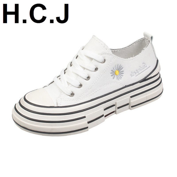 Kõrge lameda talla ja tikandiga vabaaja naiste kevadtossud