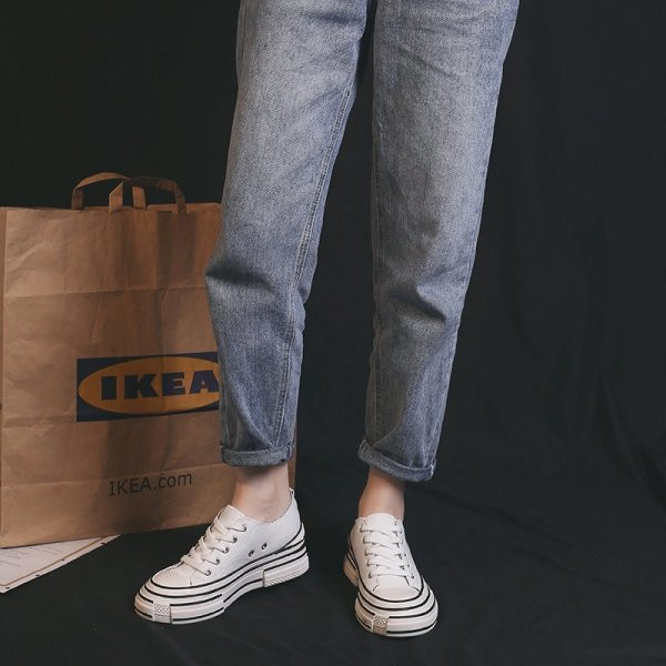 Kõrge lameda talla ja tikandiga vabaaja naiste kevadtossud