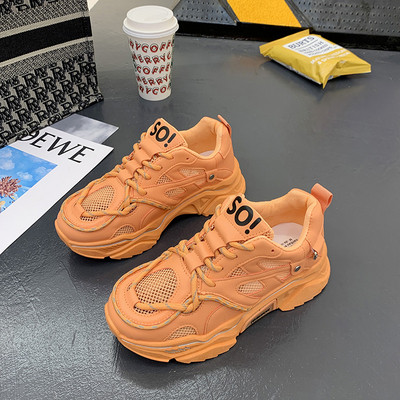 Model nou de adidași de damă cu inscripție pe limbă și talpă aspră