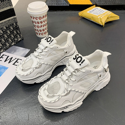 Model nou de adidași de damă cu inscripție pe limbă și talpă aspră