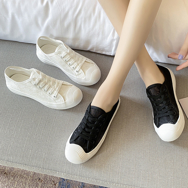 Γυναικεία αθλητικά παπούτσια με δαντέλα