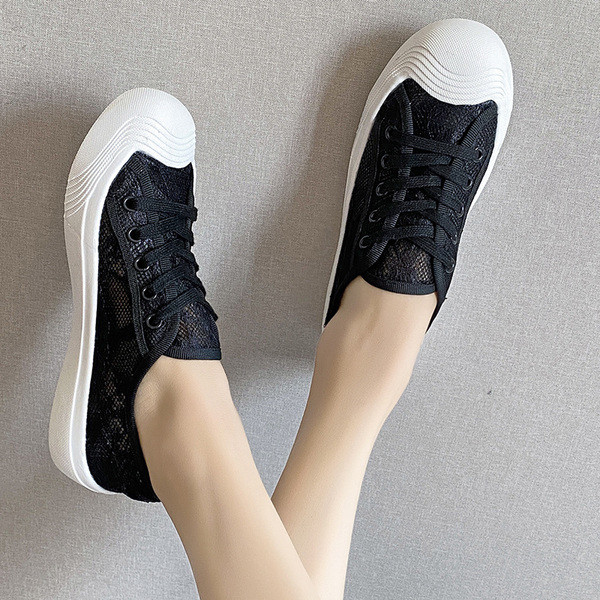 Γυναικεία αθλητικά παπούτσια με δαντέλα