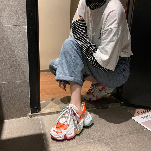 Hit adidași moderni de damă cu talpă aspră colorată