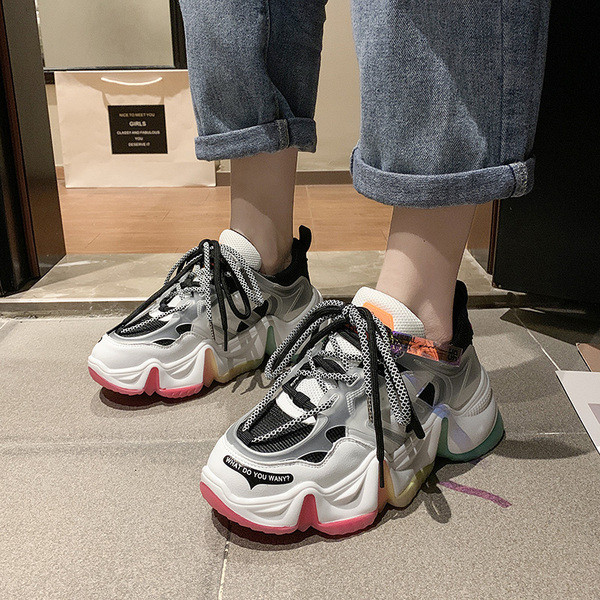 Hit adidași moderni de damă cu talpă aspră colorată