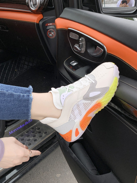 Sporty-casual γυναικεία αθλητικά παπούτσια με πλέγμα και χρωματιστή σόλα