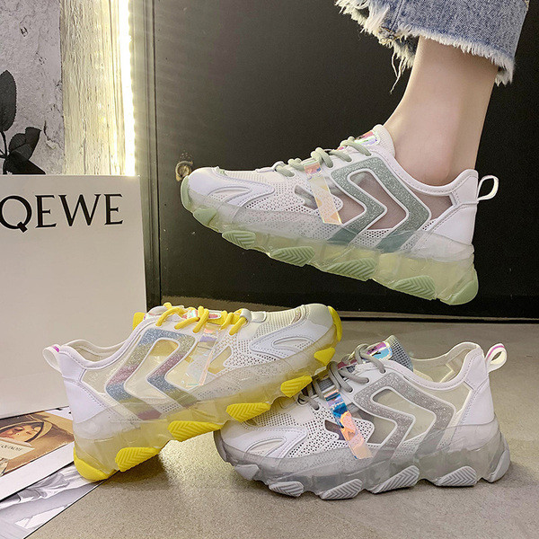 Casual αθλητικά παπούτσια με χρωματιστή σόλα και πλέγμα