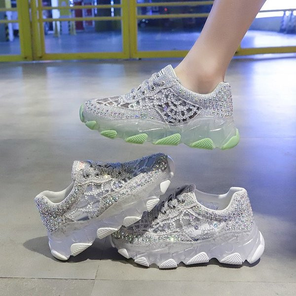 Moodsad naiste tossud valge ja rohelise tallaga