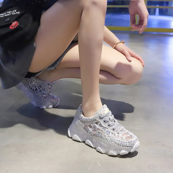 Moodsad naiste tossud valge ja rohelise tallaga