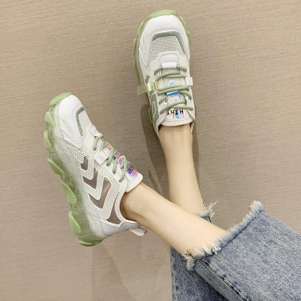 Moodsad naiste tossud värviliste taldade ja paeltega