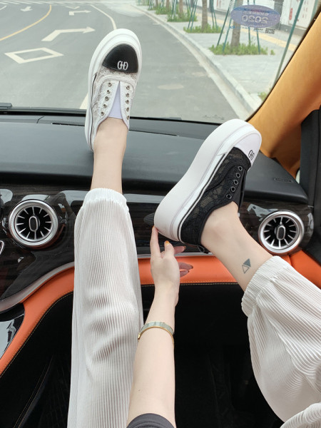 Adidași de damă din dantelă cu talpă plată înaltă