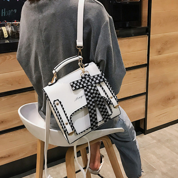 Sieviešu eko-ādas mugursoma ar lenti un uzrakstu