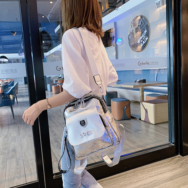 Moodne naiste seljakott kirja ja läikiva efektiga