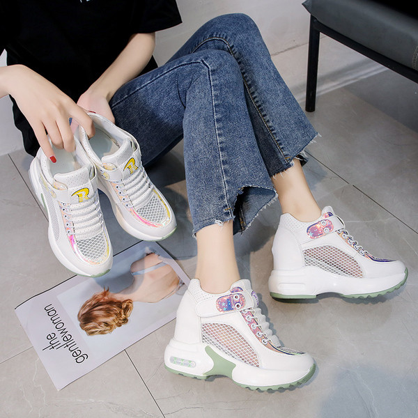 Σύγχρονα γυναικεία  αθλητικά παπούτσια με ψηλή σόλα και πλατφόρμα