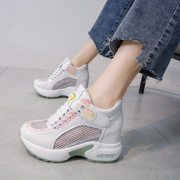 Σύγχρονα γυναικεία  αθλητικά παπούτσια με ψηλή σόλα και πλατφόρμα