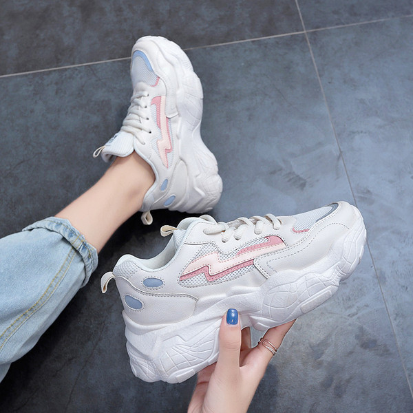 Adidași moderni de damă cu talpă înaltă aspră