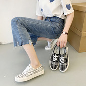 Tenisi moderni de damă în carouri